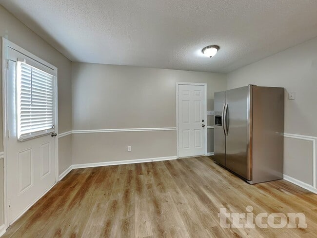 Photo - 207 Crystal Ct