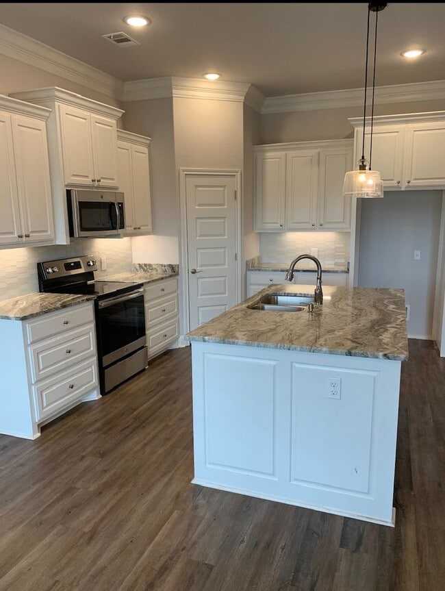 Building Photo - Beautiful Midway ISD Home