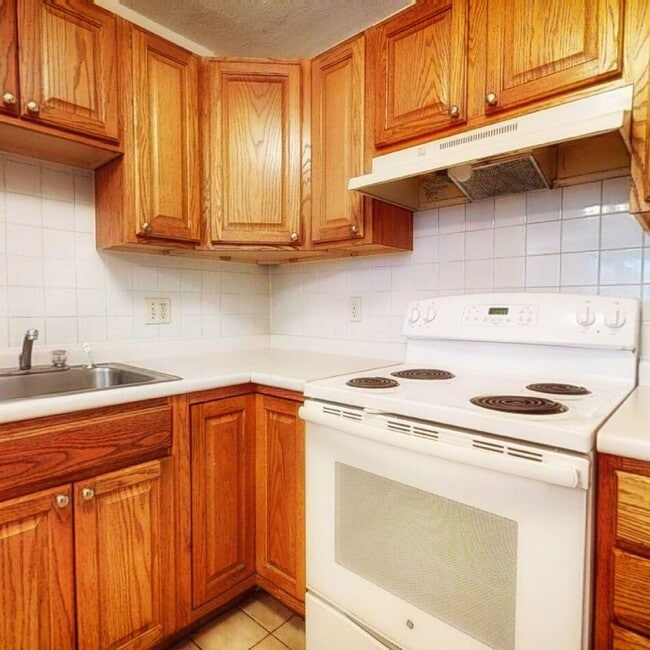 Building Photo - 278 Grove St Rental