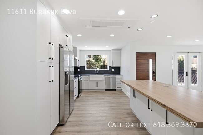 Photo - 11611 Burbank Blvd