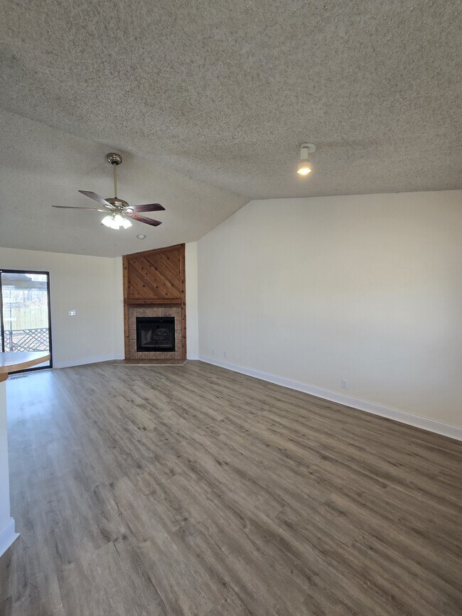 Photo - 5223 S Mosley St