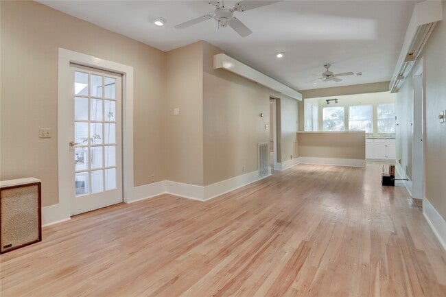Photo - 906 2nd St