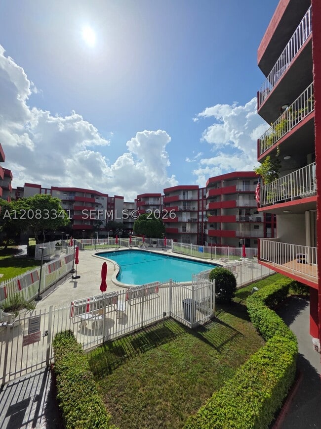 Building Photo - 1750 W 46th St Unit 207