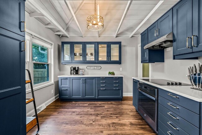 Photo - 421 W Lloyd St