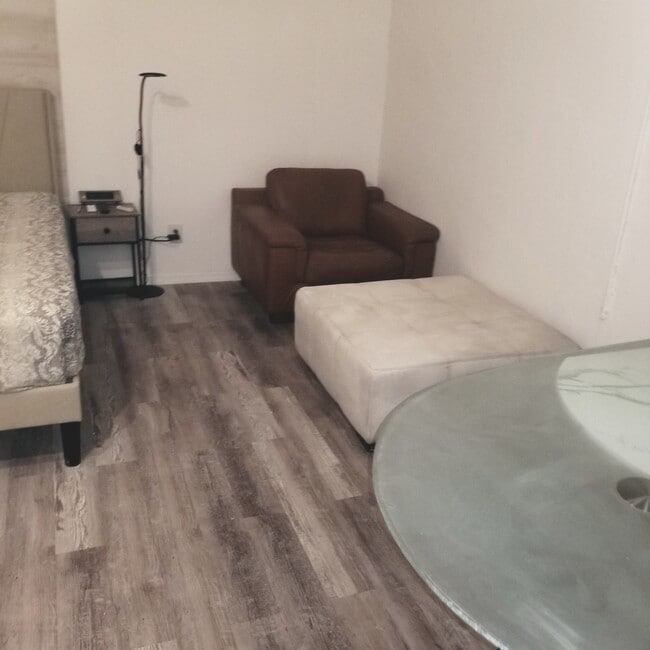 Sitting area - 1362 NW 195th Ave Unit 101