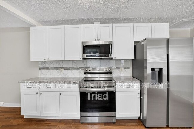 Photo - 5108 Lakeshore Ct