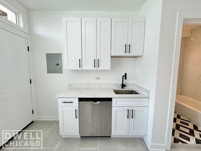 Photo - 956 N Winchester Ave Unit 1W