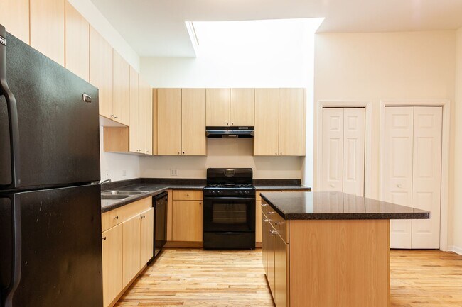 Photo - HUGE 3BR/2BA Duplex UP Close to Blue Line  NO SECURITY DEPOSIT! Unit 38-2F