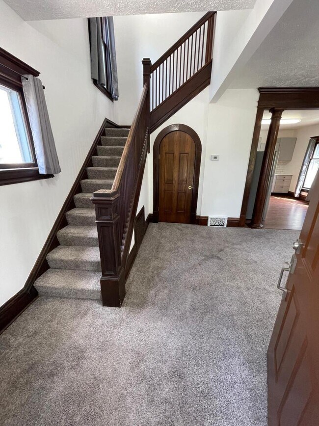 Photo - 608 W Lapeer St