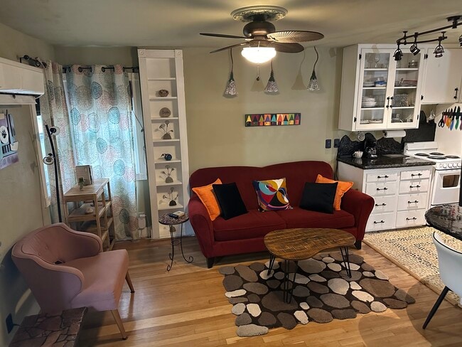Photo - 1313 Marion St NE Unit Charming Historic Victorian