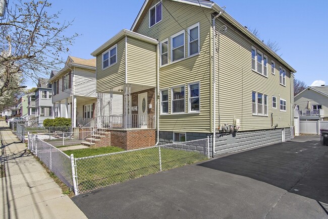 Photo - 24 Englewood Ave Unidad 24A Rental