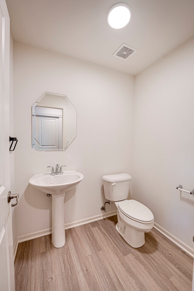 Photo - 2945 Showplace Dr