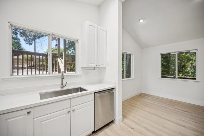 Photo - 2BD/1.5BA LIGHT & BRIGHT, MILL VALLEY HOME...