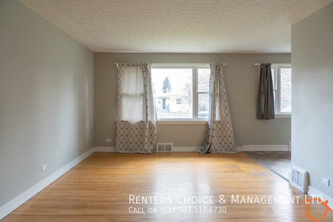 Photo - 3 Bedroom Main Floor Utilities Included
