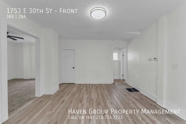 1753 E 30th St Unidad Front