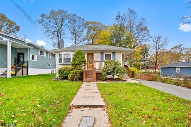 Building Photo - 90 Ford Rd