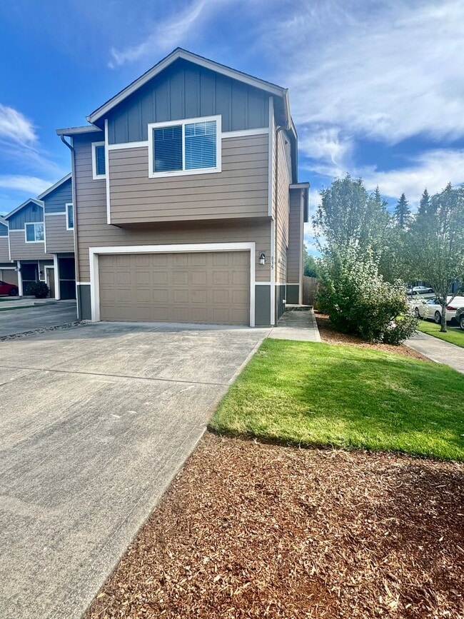 Building Photo - Ask about free rent... Nearly New, wonderf... Rental