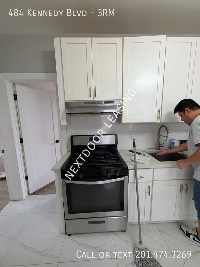 Building Photo - 484 John F. Kennedy Blvd Unit 3RM