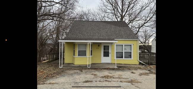 Building Photo - House in Peoria 3 BR / 2 BA Available Now