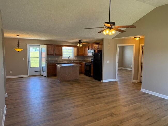 Photo - 1451 Quebec Way