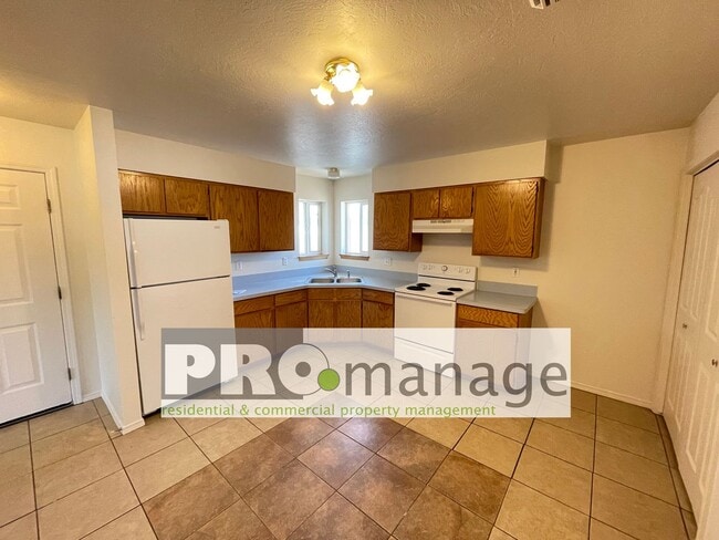 Photo - 3 Bed, 1 Bath Apartment w/ 1-Car Garage - Idaho Falls Unit 2185 #1