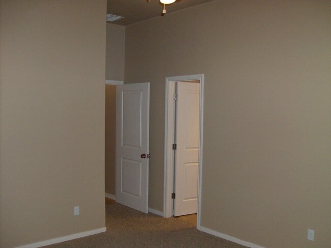 Photo - Beautiful 3 bed/2 bath Duplex off of Bunny Trail