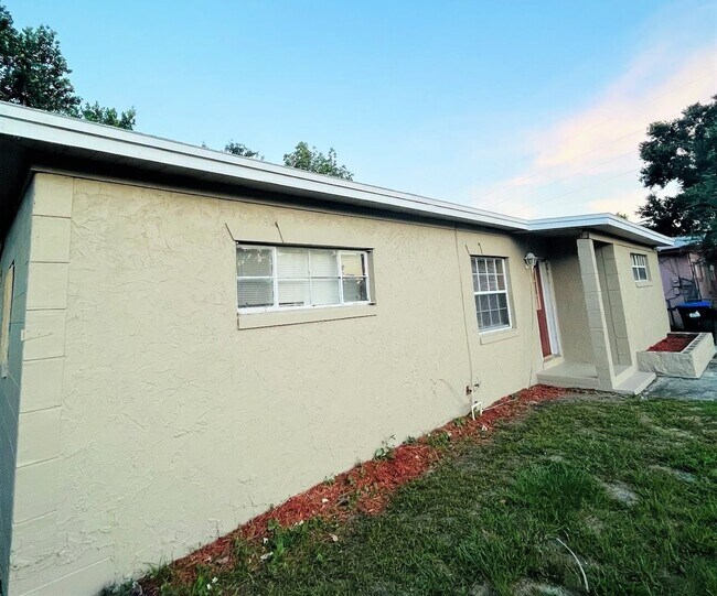 Photo - Lovely 3 bedrooms 1 bath single-family home located in Orlando FL!