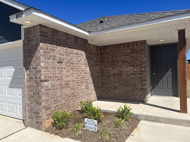 Photo - 1002 Ichabod Cir
