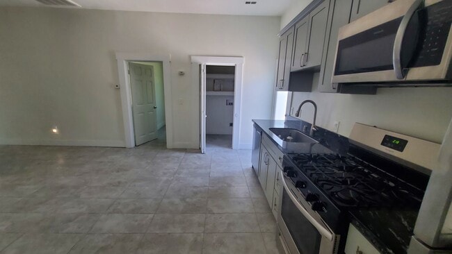 Photo - 2123 3rd St Unidad B