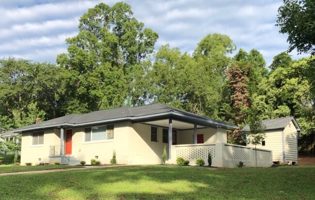 Building Photo - 447 Plum St