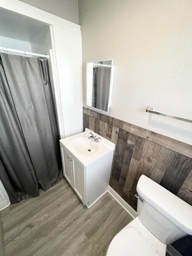 Photo - 2 Bedroom quiet street & neighborhood