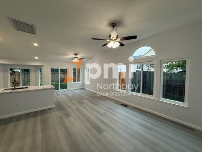 Photo - 210 Leafwood Ct