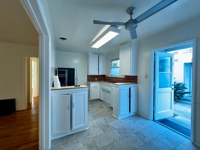 Kitchen - 11466 Washington Pl Unit Apt A
