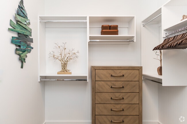 2BR, 2BA - 1,188SF - Primary Closet