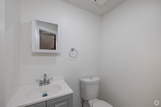 2BR, 1BA Loft - 600SF - Bathroom