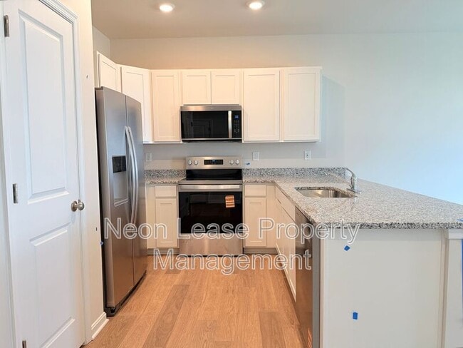 Photo - 529 Colette St