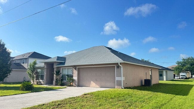 Building Photo - Split Floor plan 3/2 in Poinciana