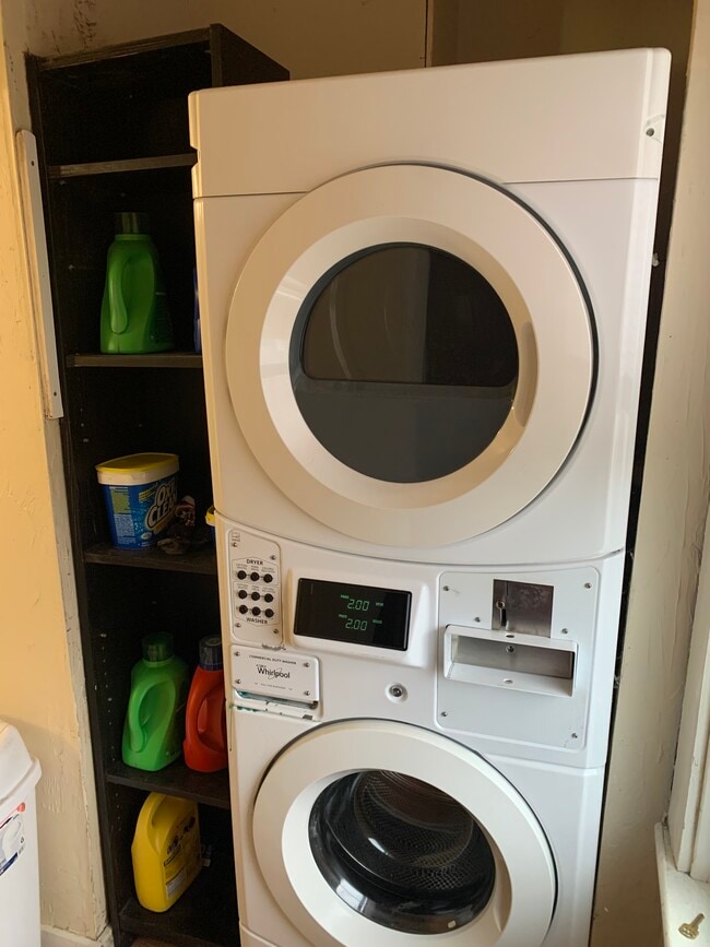 Shared Laundry - 5 Cordage St Unit 3