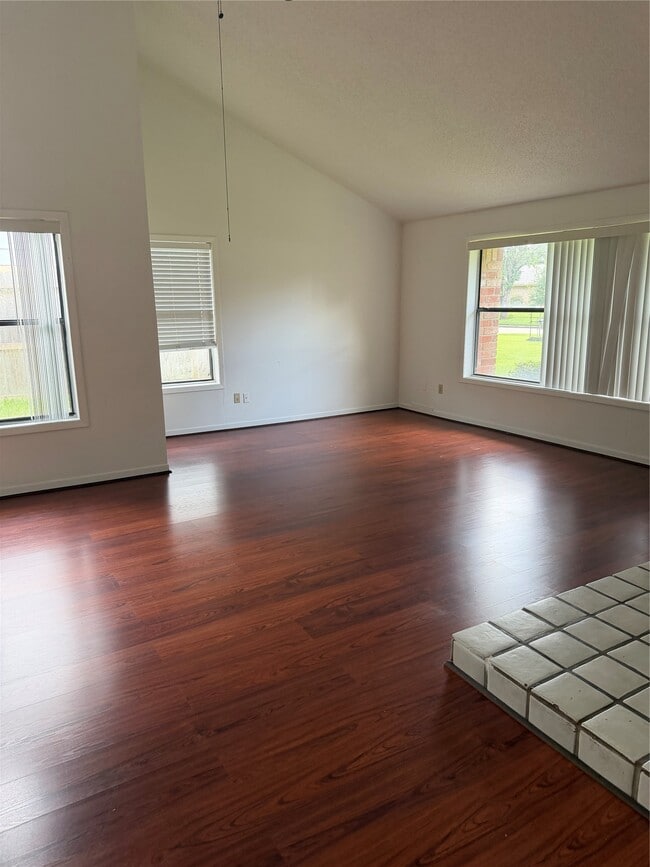 Photo - 2926 Colony Dr