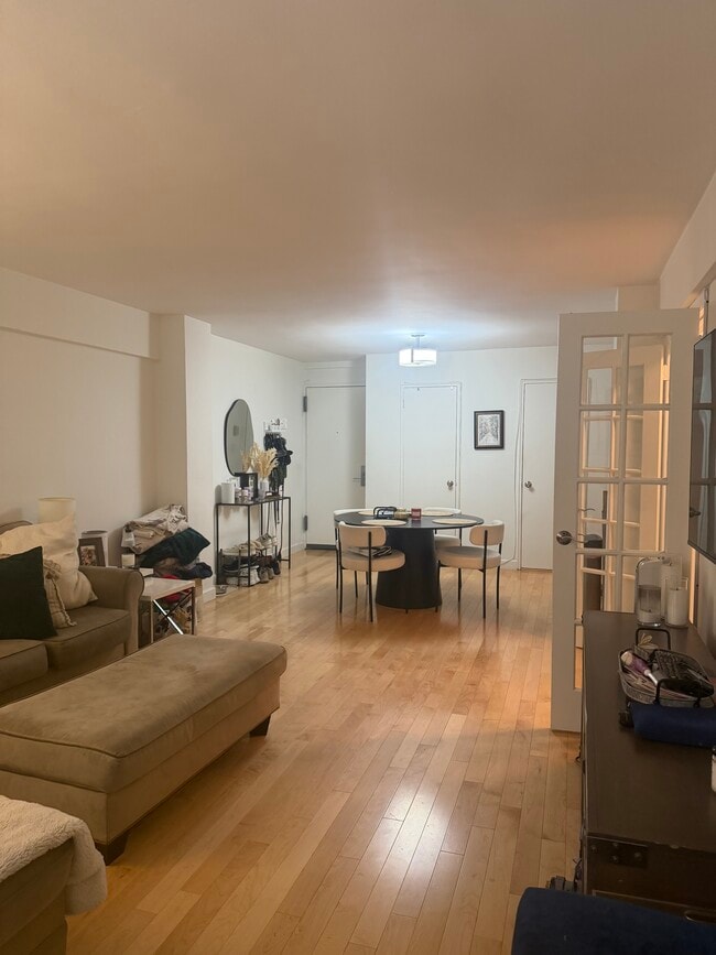 Building Photo - 420 E 64th St Unit Royal York