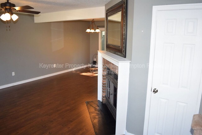 Photo - 1905 Devonwood Common