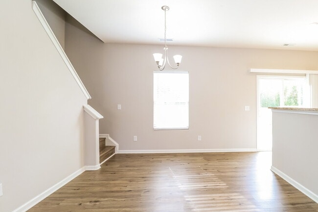 Photo - 853 Joselynn Drive