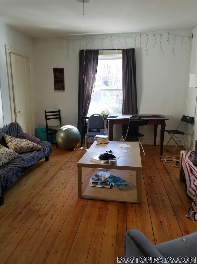 17 Putnam Ave