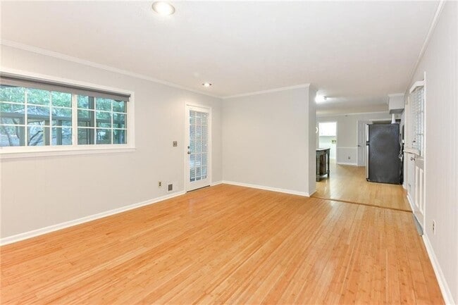 Photo - 5748 Jordanaire Pl NW