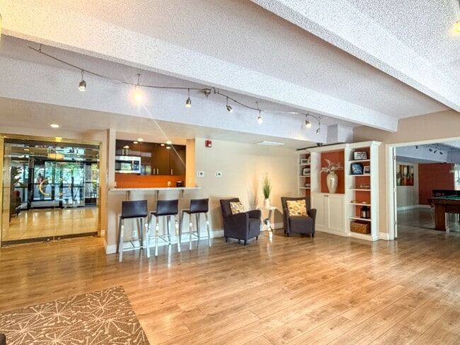Photo - 1433 N Williams St