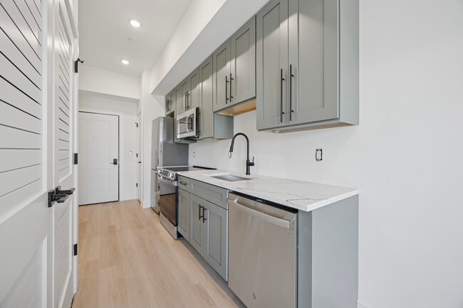 Photo - 2560 Jasper St,