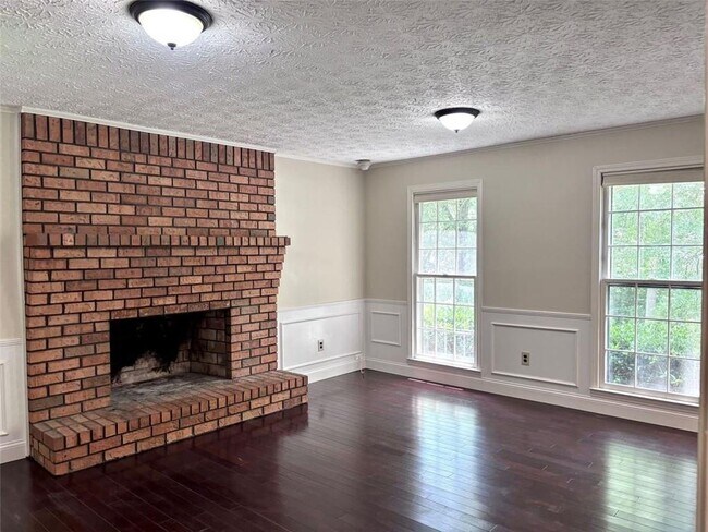 Photo - 2408 Crooked Tree Ct NE