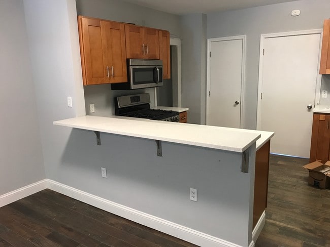 Kitchen - 2057 South St Unit A