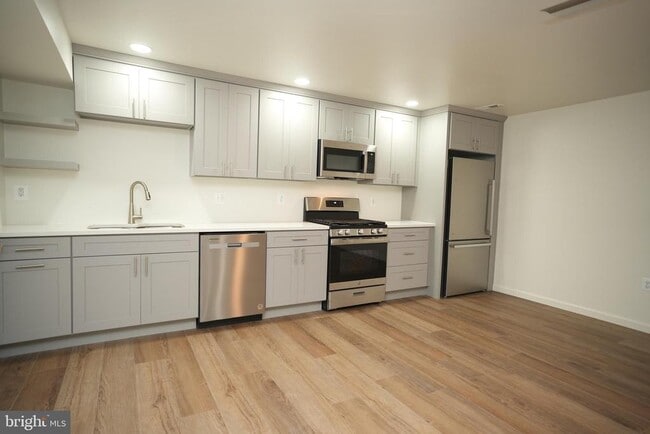 Building Photo - 22271 Goldenrod Dr Unit BASEMENT APARTMENT