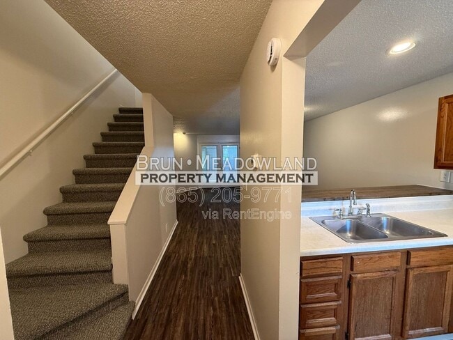 Photo - 10409 Victoria Dr